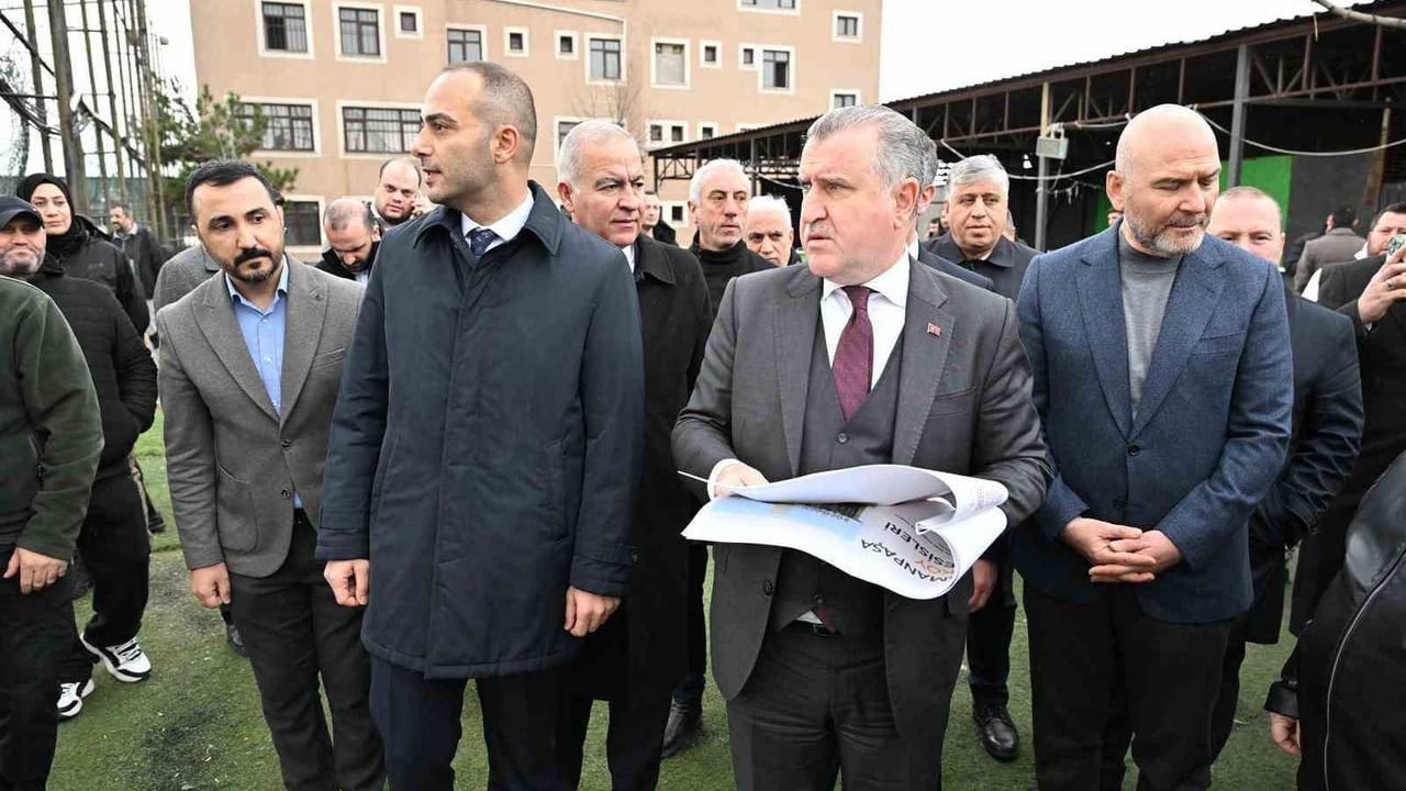 Bakan Osman Aşkın Bak, Gaziosmanpaşa'da Küçükköy Stadı ve Spor Vadisi yatırımlarını inceledi