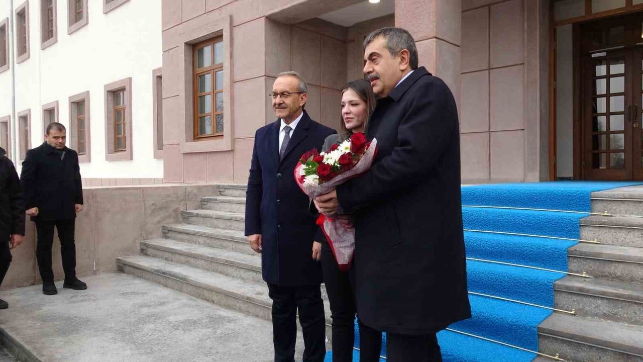 Bakan Tekin Malatya’da eğitim programında incelemelerde bulundu