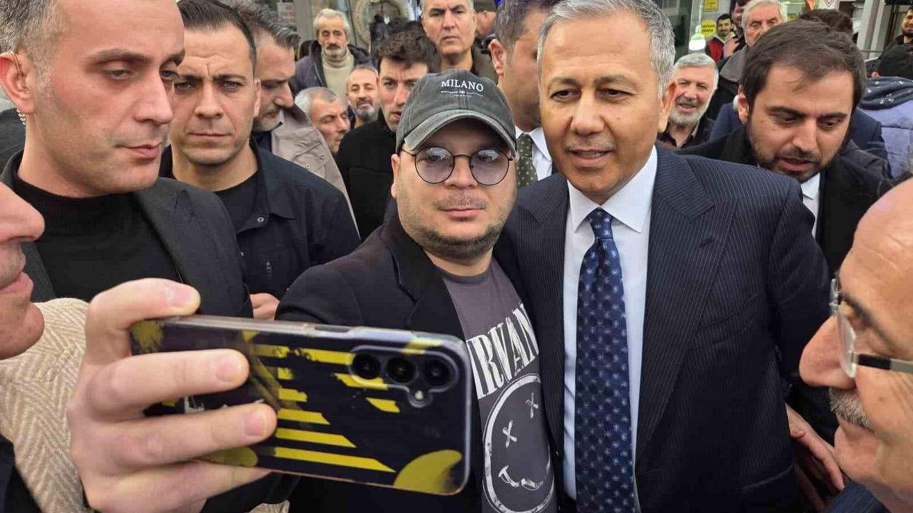 Bakan Yerlikaya'dan emekliye: "Sizlerin gönlünü kazanacağız" — Samsun esnaf ziyaretleri