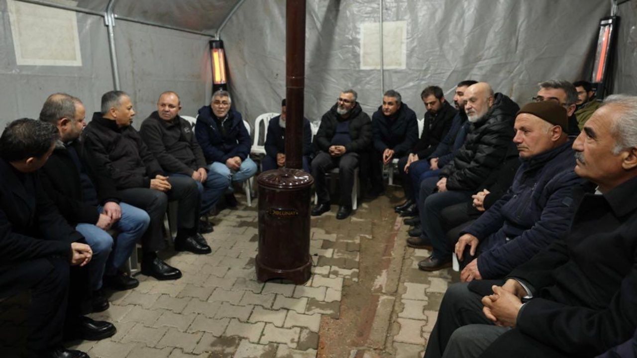 Bakan Yerlikaya, Yalova’daki saldırıda şehit olan polis memurunun ailesini ziyaret etti