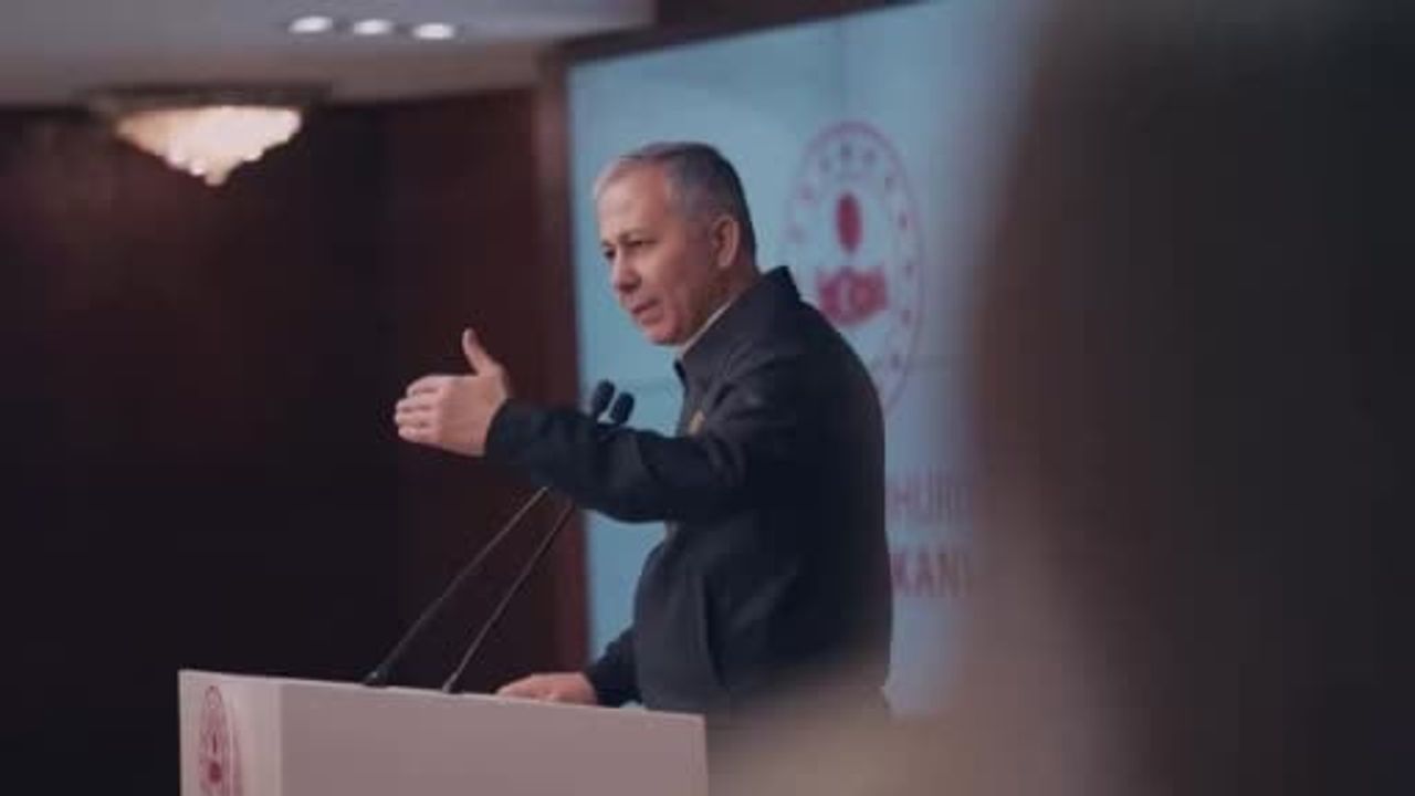 Bakan Yerlikaya yeni atanan ve görev yeri değişen valilerle bir araya geldi