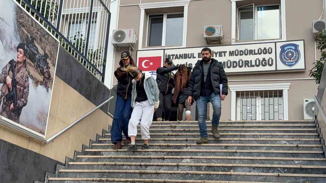 Bakırköy'de İki Kadın, İki Evden Yaklaşık 1 Milyon TL'lik Ziynet Eşyası Çaldı