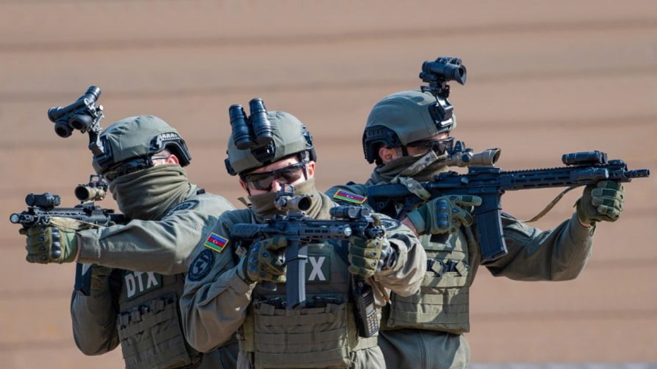 Bakü'de büyükelçiliğe saldırı hazırlığında olduğu öne sürülen üç kişi tutuklandı