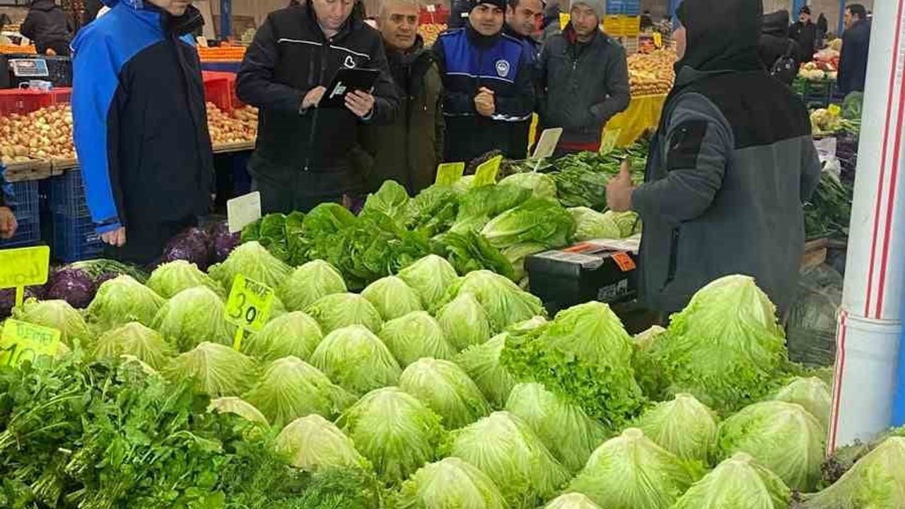 Balıkesir Büyükşehir Belediyesi pazar yerlerinde denetimleri sürdürüyor