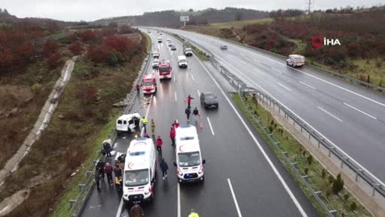 Balıkesir'de İzmir-İstanbul Otoyolunda 12 Araçlı Zincirleme Kaza: 1 Ölü, 10 Yaralı