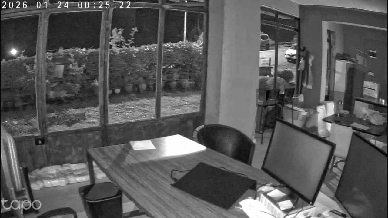 Balıkesir depreminin sarsıntısı Mudanya’daki işyerinin kamerasına yansıdı