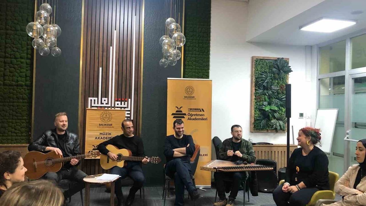 Balıkesirli öğretmenler birlikte çaldı, birlikte söyledi