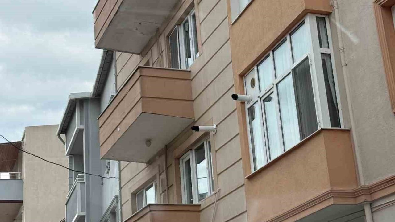 Bandırma'da 51 yaşındaki demans hastası balkondan düşerek yaşamını yitirdi