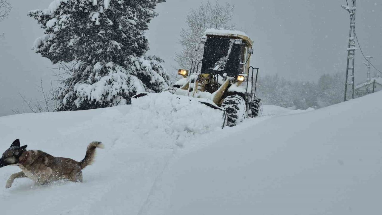 Bartın’da ’Hızır’ ekipleri zorlu kışta yolda kalanlara da ulaşıyor