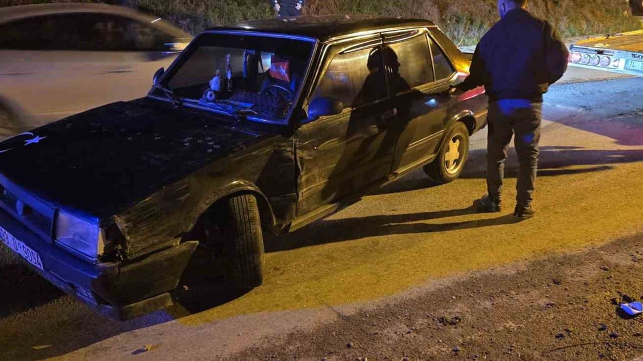 Bartın'da iki otomobil çarpıştı: Hastaneye giderken kaza — 4 yaralı