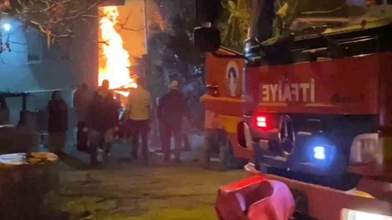 Bartın'da odunluk yangını mahallede paniğe yol açtı