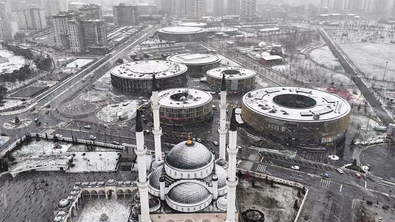 Başakşehir (Kayaşehir) kar manzaraları dronla havadan görüntülendi