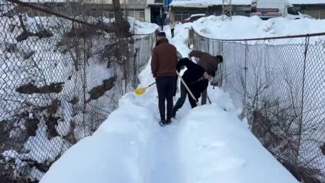 Başaran'daki 1974 yapımı tahta asma köprü için kış nöbeti