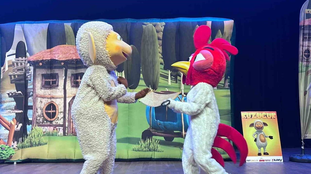 Başiskele'de "Kuzucuk Müzikali" çocuklarla buluştu