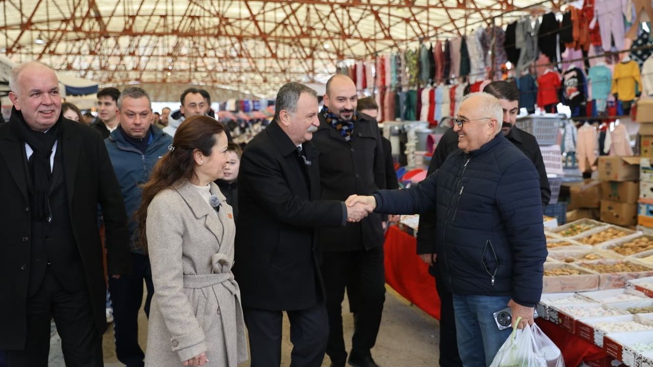 Başkan Balaban ve İl Başkanı Özalper Laleli Pazarı’nda esnaf ve vatandaşlarla buluştu