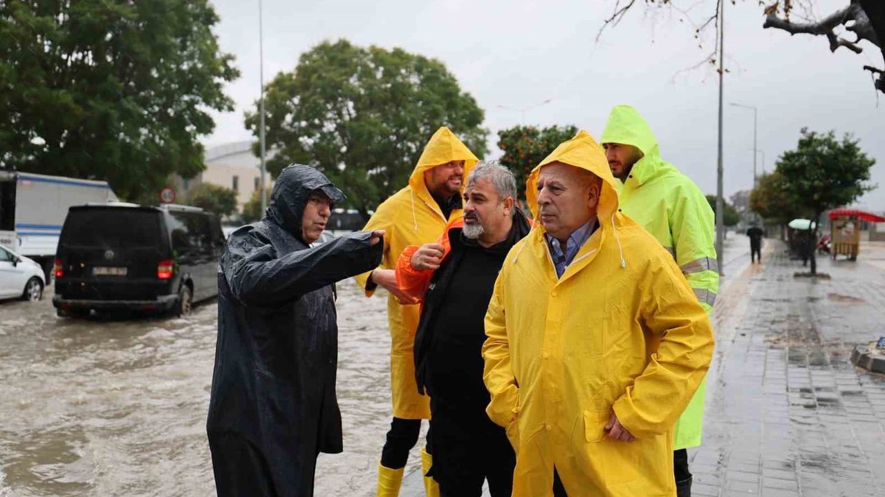 Başkan Demirçalı saha denetiminde: Yüreğir Belediyesi yağmura karşı teyakkuzda