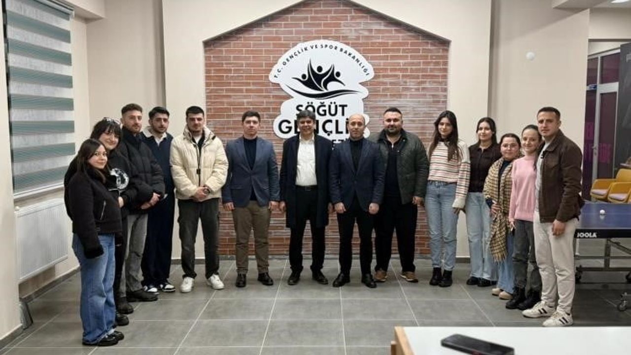 Başkan Durgut Gençlik Merkezi'nde gençlerle buluştu