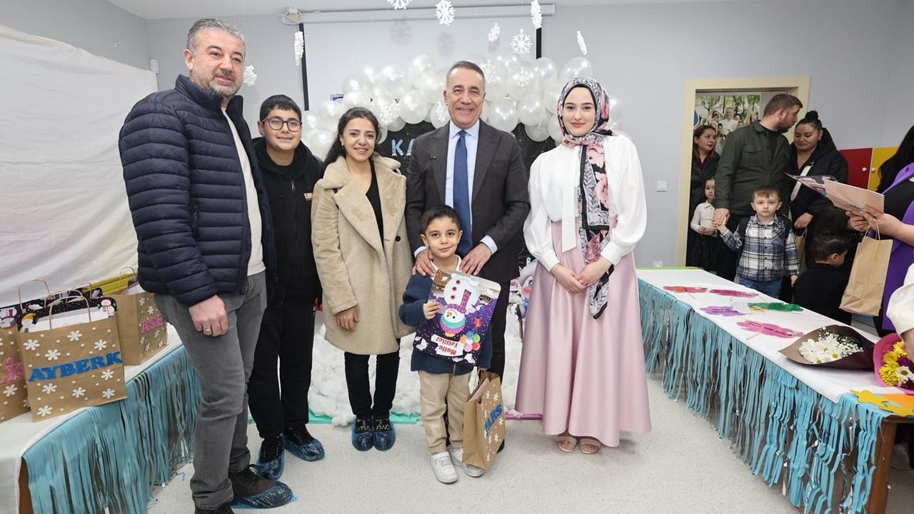 Başkan Dursun Sultangazi'de Öğrencilerin Karne Sevinciyle Bir Arada