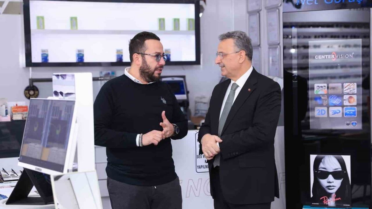 Başkan Kurnaz İstiklal Caddesi'nde esnaf ve vatandaşlarla buluştu