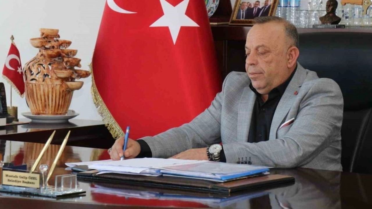 Başkan Mustafa Galip Özel: Bayrağımıza Uzanan El, Millete Uzanan Eldir