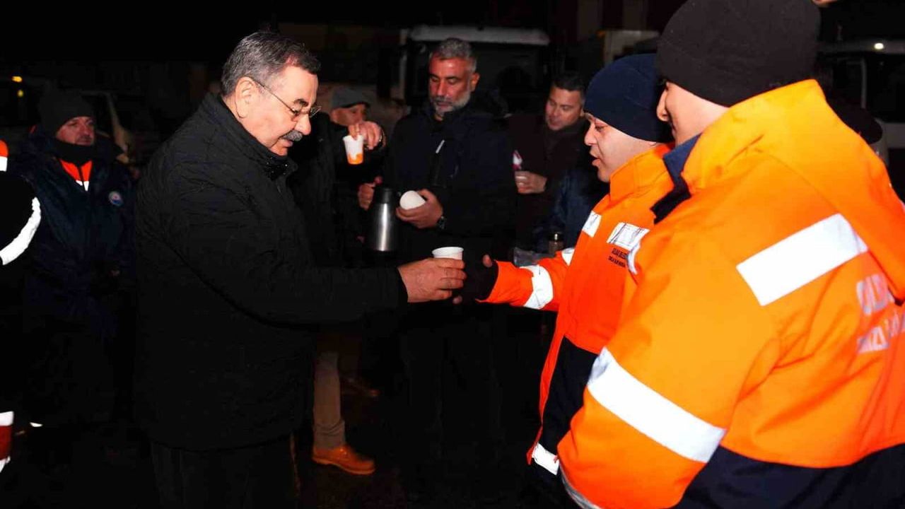 Başkan Odabaşı'ndan karla mücadele ekiplerine sabah ziyareti