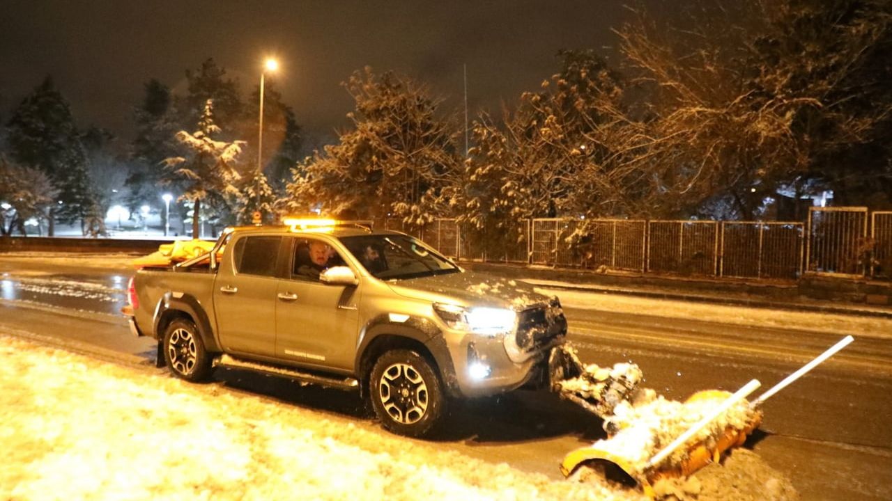 Başkan Palancıoğlu karla mücadele çalışmalarına bizzat katıldı