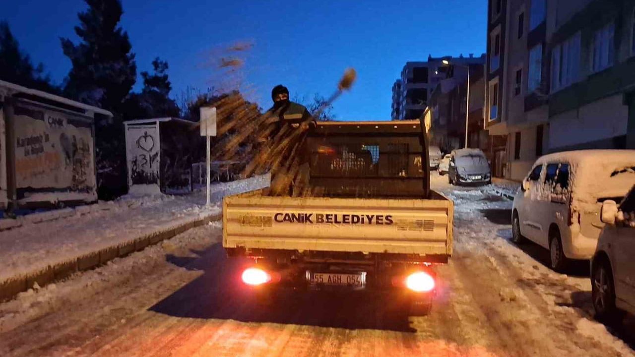 Başkan Sandıkçı: Canik’te karla mücadele 7/24 devam ediyor