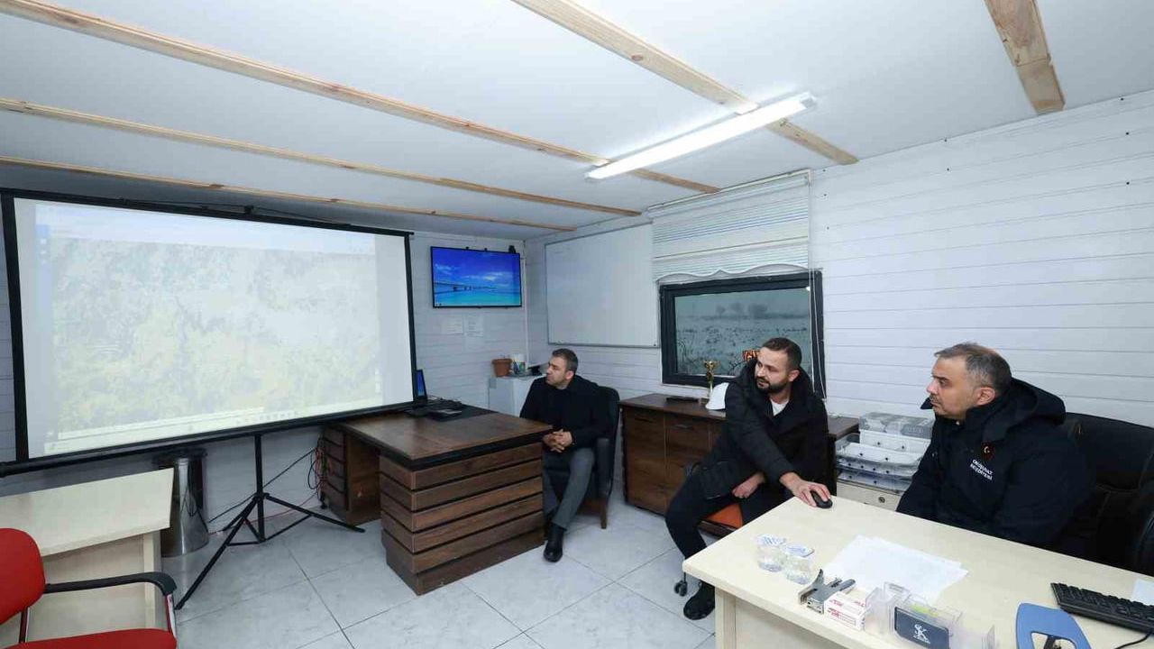 Başkan Toptaş: Karla mücadele 141 mahallede aralıksız sürüyor