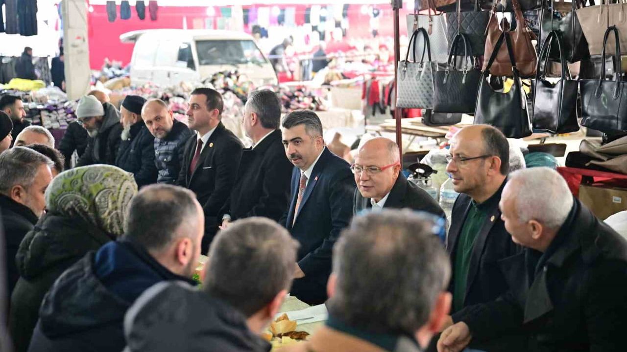 Başkan Yılmaz, Millet Mahallesi Kapalı Pazar Yeri Esnafıyla Kahvaltıda Buluştu