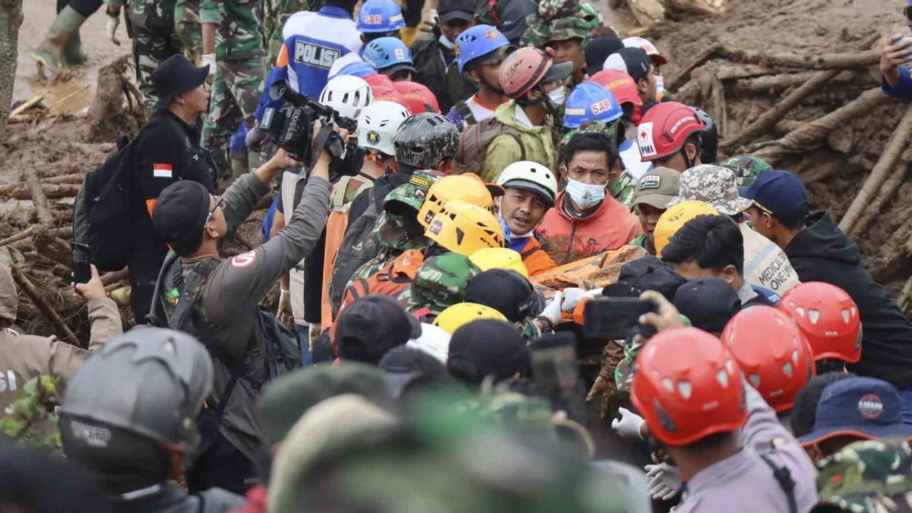 Batı Java'daki toprak kaymasında can kaybı 49'a yükseldi