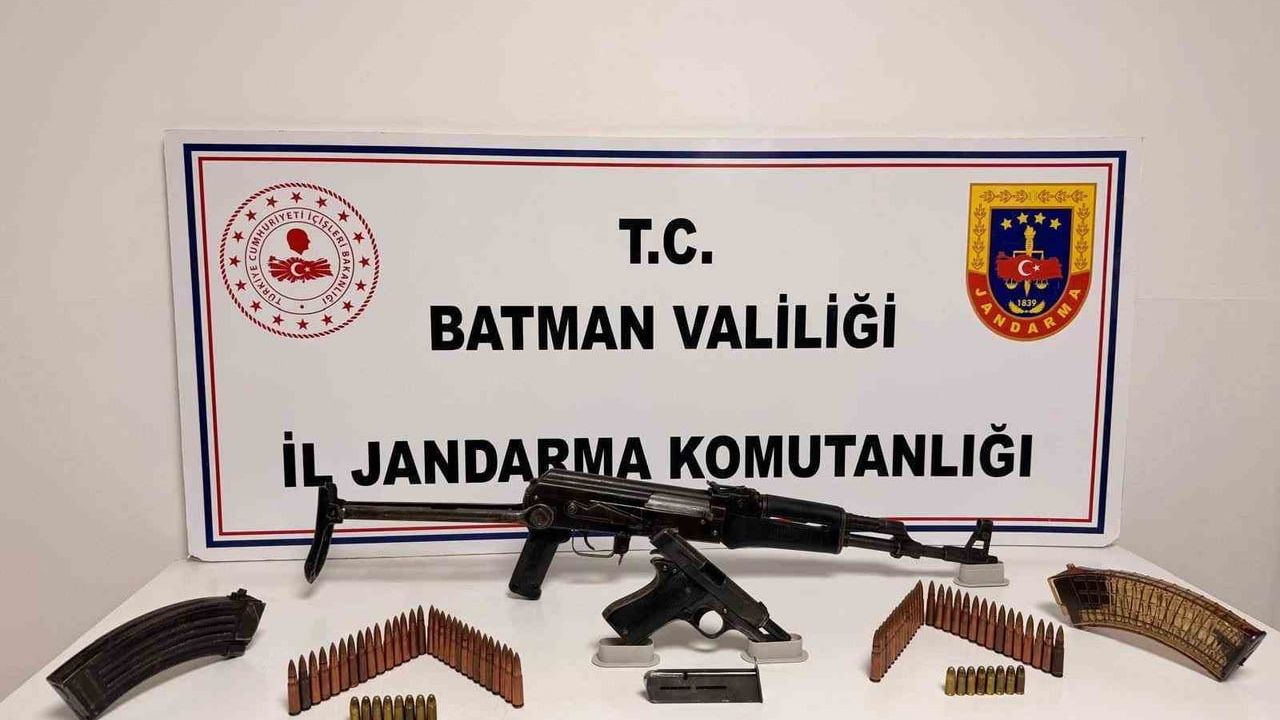 Batman'da jandarma operasyonunda çok sayıda silah ele geçirildi