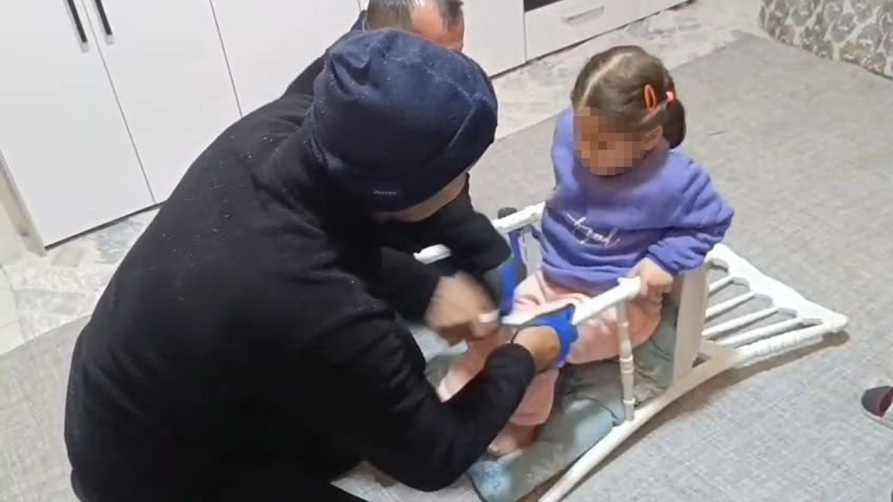 Batman'da sandalyeye sıkışan çocuk itfaiye tarafından kurtarıldı