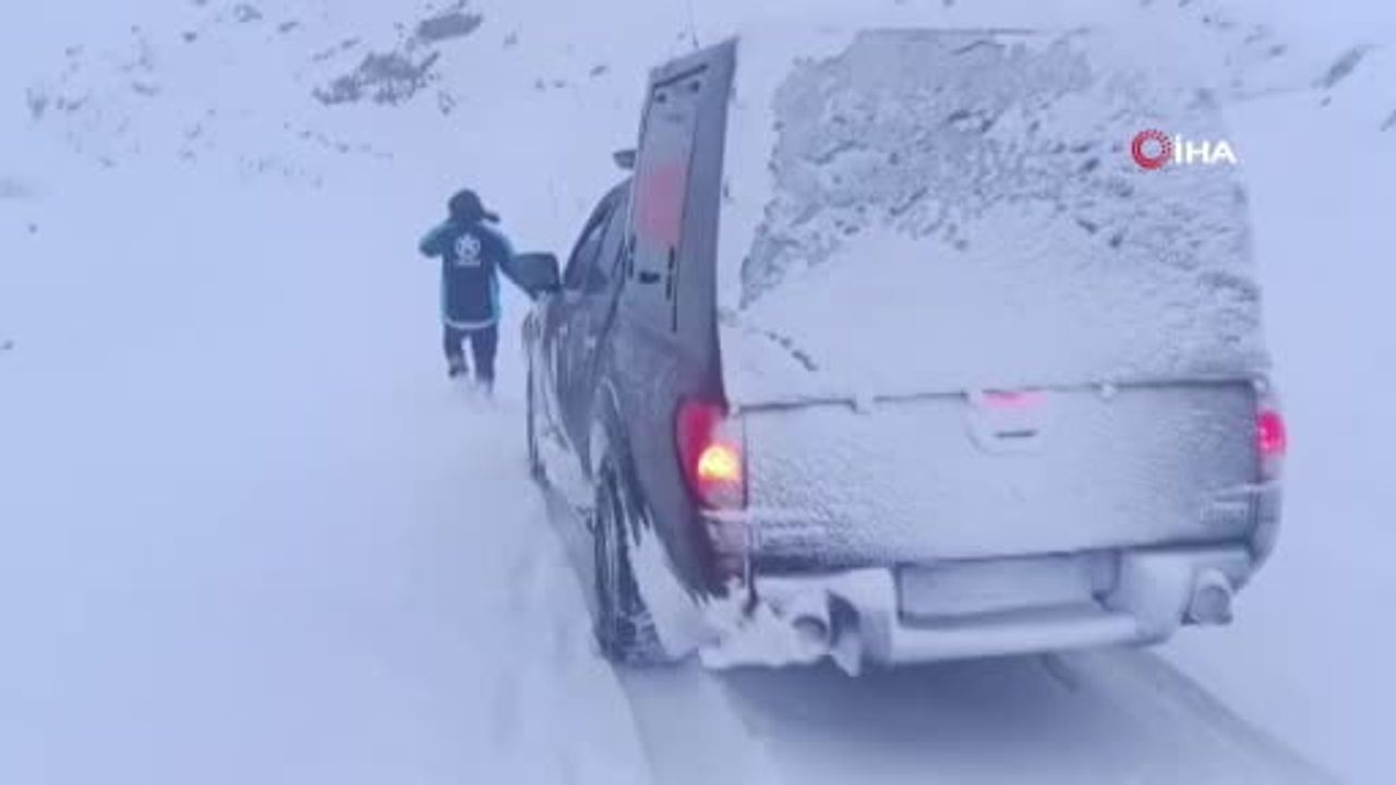 Batman'da UMKE, zorlu kış koşullarında 4 yaşındaki çocuğu kurtardı