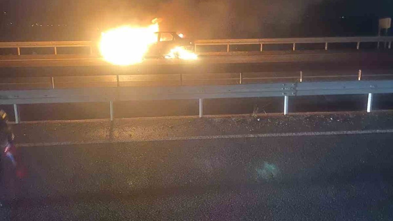 Batman-Diyarbakır Karayolu'nda Araç Yangını Söndürüldü