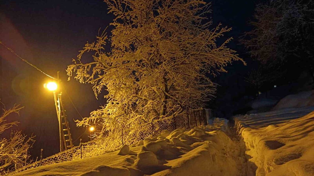 Batman kırsalında kar: Köy yolları yeniden kapandı