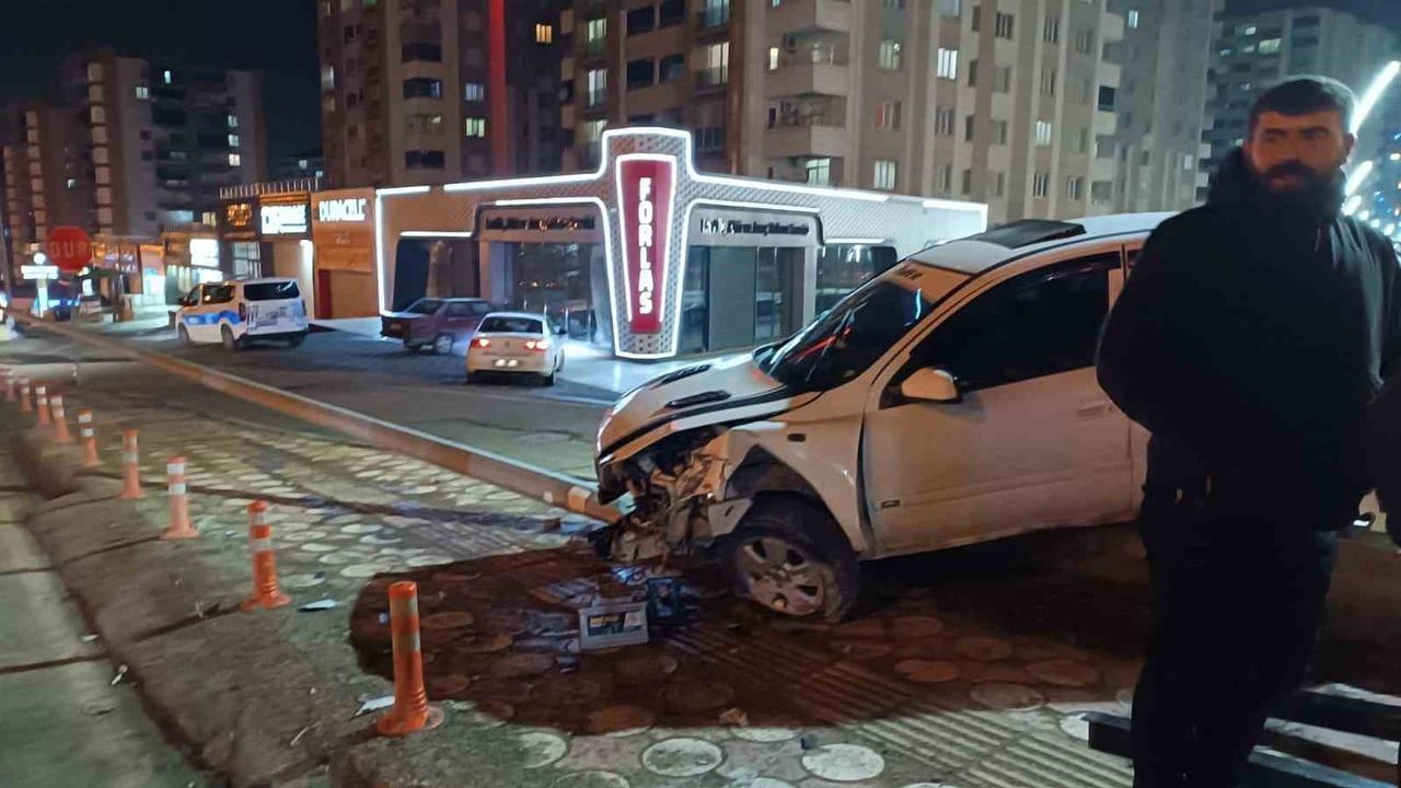 Batman Yeni Siirt Çevre Yolu'nda trafik kazası: 1 kişi yaralandı