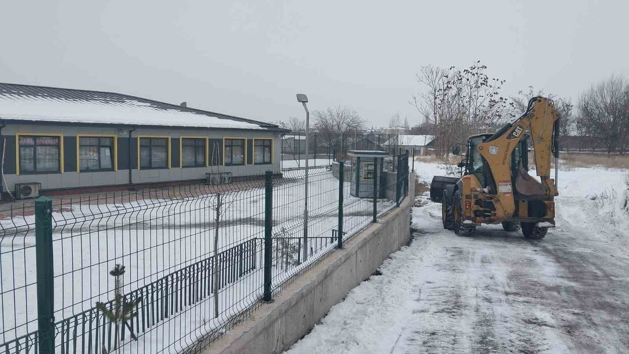 Battalgazi Belediyesi okullarda kar temizliği çalışmalarını yoğunlaştırdı
