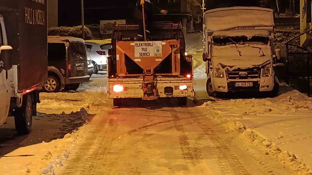 Battalgazi’de gece boyu süren karla mücadele çalışmaları