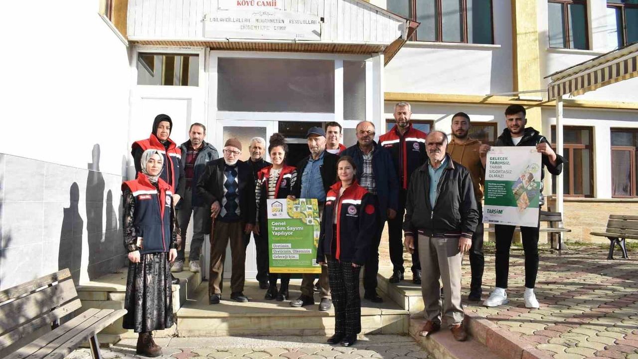 Bayburt’ta 156 köyde üreticilerle saha buluşmaları