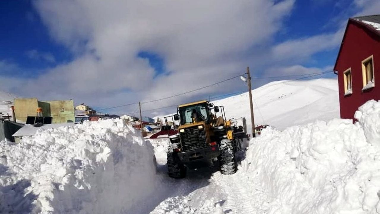 Bayburt'ta 70 köy yolunu açma çalışmaları sürüyor
