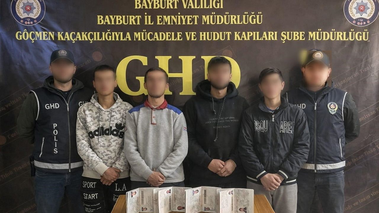 Bayburt'ta 8 düzensiz göçmen yakalandı