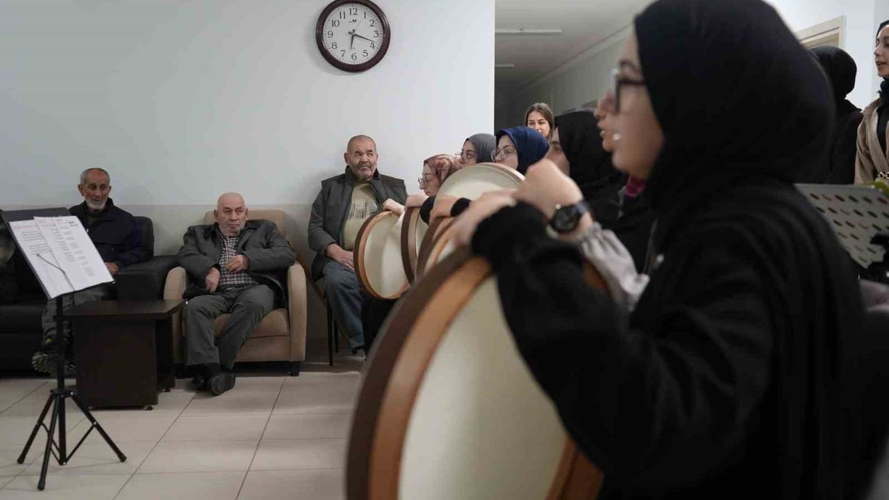 Bayburt’ta Aheng-i Bendir ile huzurevinde manevi akşam