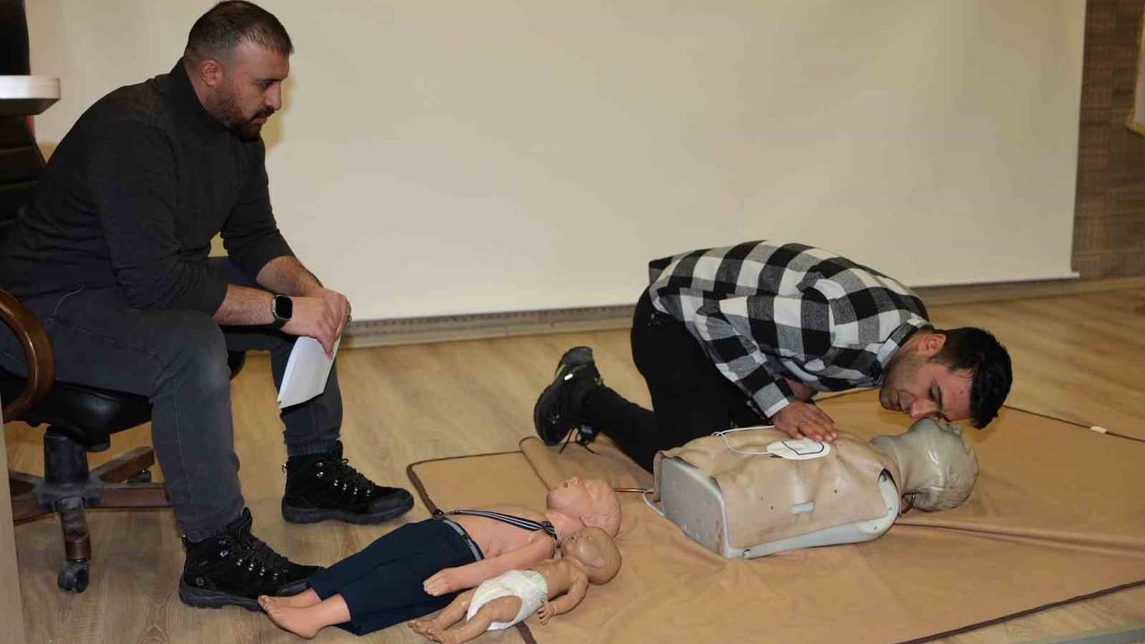 Bayburt’ta POMEM öğrencilerine kapsamlı ilk yardım eğitimi