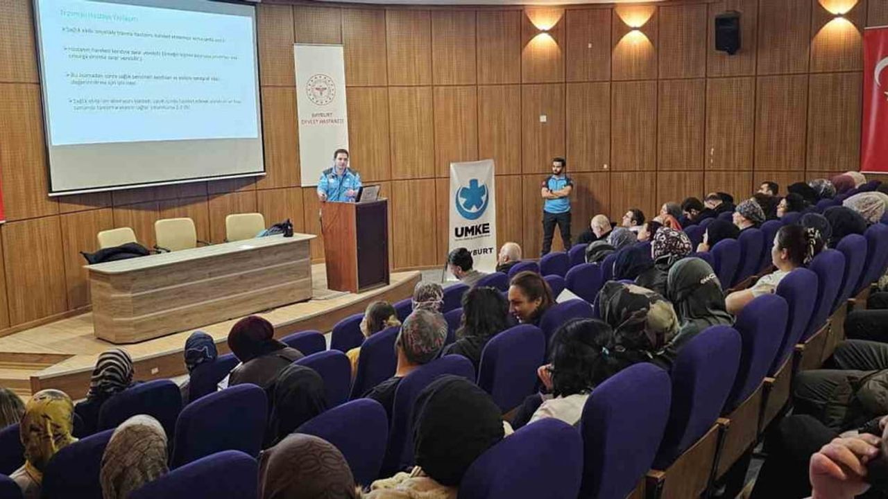 Bayburt’ta sağlık personeline Hastane Afet Bilinci eğitimi