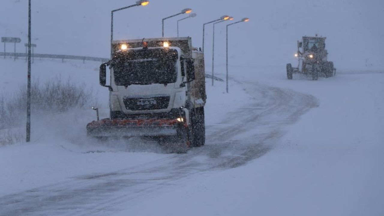 Bayburt'ta Salmankaş ve Araklı güzergâhında çığ, buzlanma ve don riski sürüyor