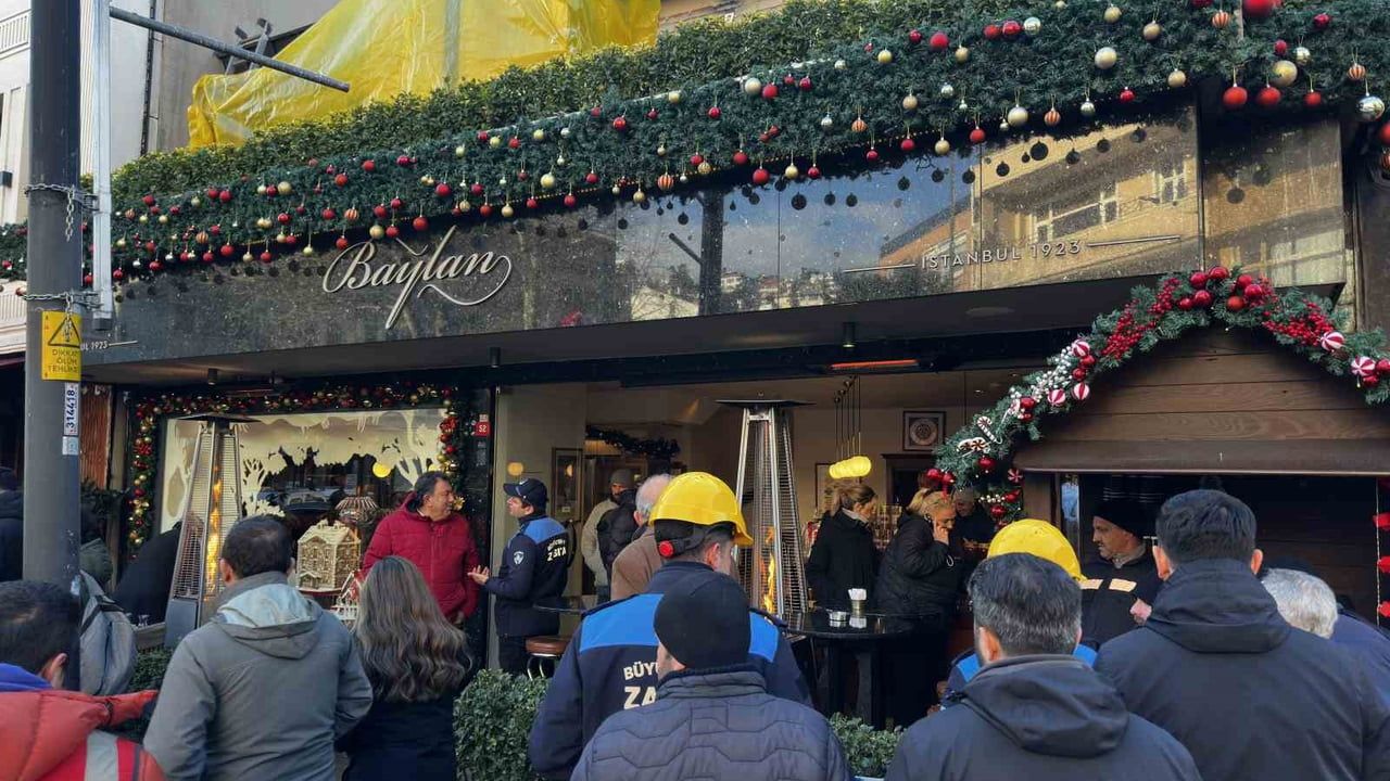 Baylan Pastanesi'ndeki kaçak bölümler yıkılıyor