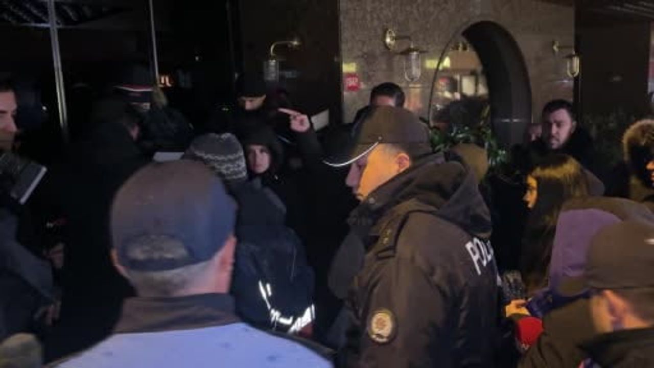 Bebek Otel’deki kaçak eklentiler encümen kararıyla yıkıldı