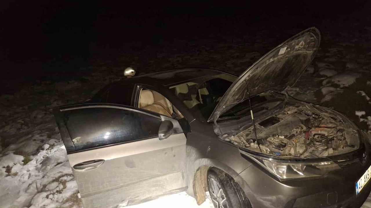 Belen'de otomobil araziye uçtu: 2 yaralı