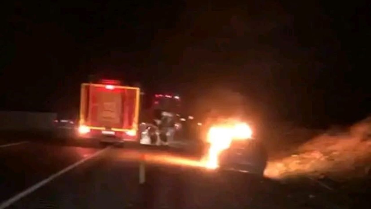 Belen'de Seyir Halindeki Otomobil Motor Yangını Sonucunda Kullanılamaz Hale Geldi