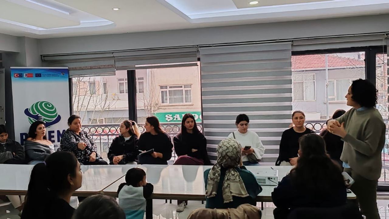 Ben de Yazdım Kendi Romanımı projesinde katılımcılara istihdam odaklı eğitim verildi